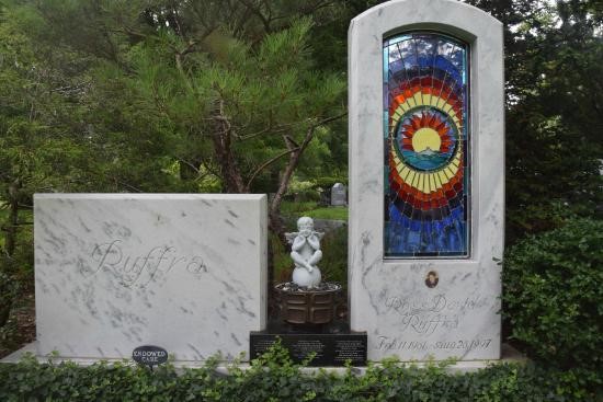 Headstone Holiday Decorations Torrance CA 90501